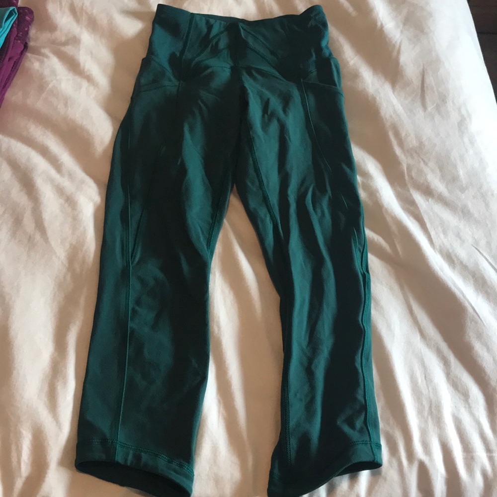 High rise lululemon crops size 4